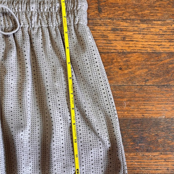 Zara Trafaluc Taupe Eyelet Drawstring Shorts Size M - Picture 6 of 6